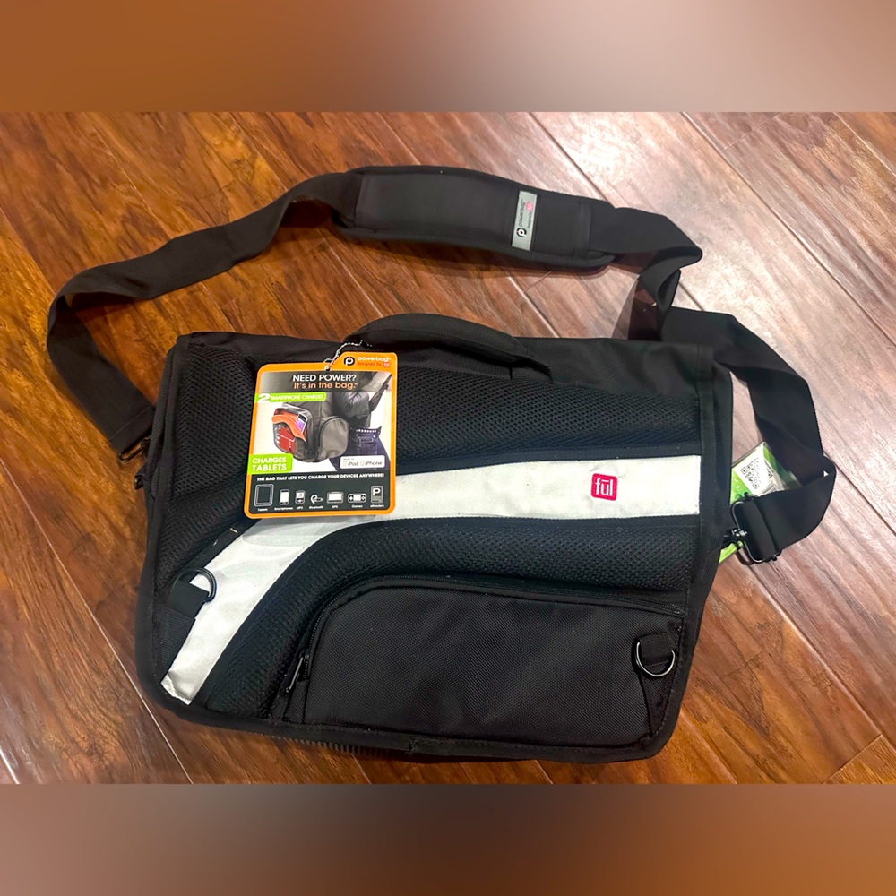 ful Powerbag Tech Messenger Laptop Bag with Battery & Charging System Black NEW